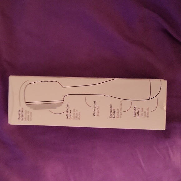 New PMD Clean Smart Facial Cleansing Device - Picture 2 of 4